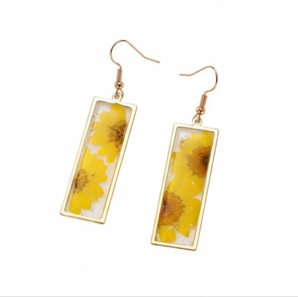 🆕️ Artisan With Real Floral & Resin Gold and Yellow Floral Earrings